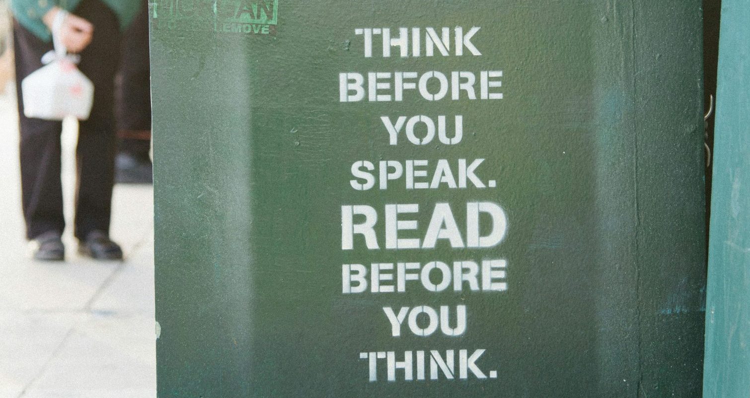 Sprüche 18:21 Worte, die bleiben – Was du sagst, verändert mehr, als du denkst → „Worte haben Macht: Sie können über Leben und Tod entscheiden. Wer sich gerne reden hört, muss mit den Folgen leben“