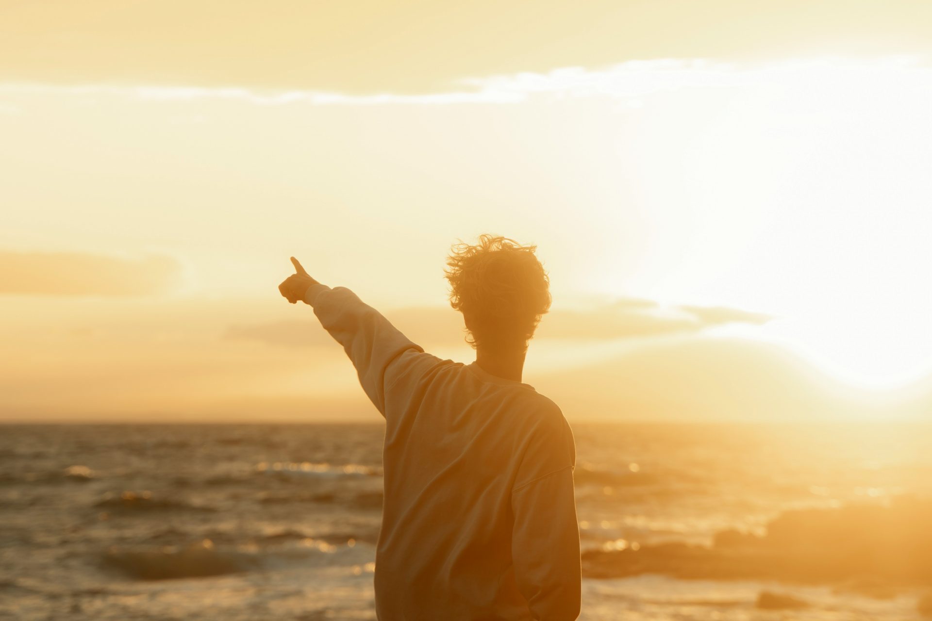 1. Korinther 15,57 Du bist nicht ausgeliefert → „Aber Dank sei Gott! Er schenkt uns den Sieg durch Jesus Christus, unseren Herrn!“