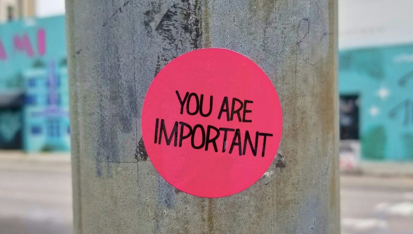 Esther 4,14 Vielleicht bist du dran „Wenn du jetzt nichts unternimmst, wird von anderswoher Hilfe für die Juden kommen, du aber und deine Familie – ihr werdet sterben! Vielleicht bist du gerade deshalb Königin geworden, um die Juden aus dieser Bedrohung zu retten!“