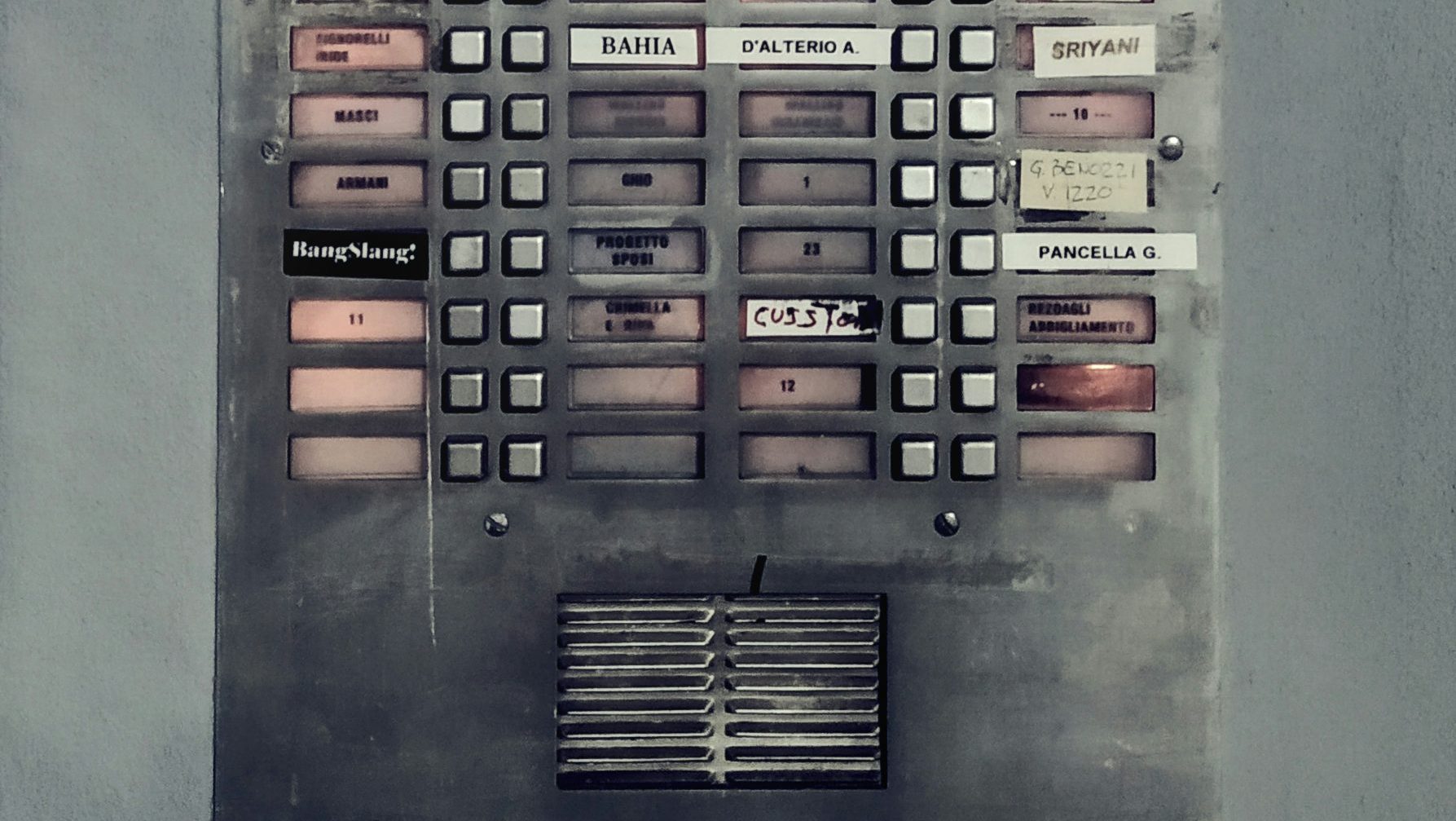 Psalm 100,4 Komm rein, ich warte → „Geht durch die Tempeltore ein mit Dank, betretet die Vorhöfe mit Lobgesang! Preist ihn und rühmt seinen Namen!“