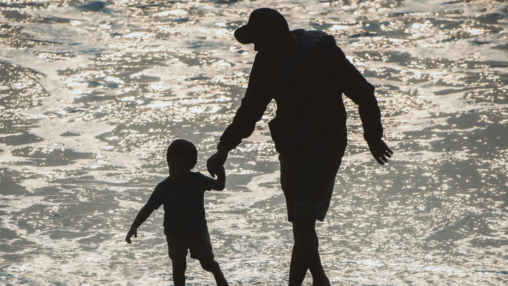 Matthäus 18,3-5 Weniger ist mehr → „Wenn ihr euch nicht ändert und so werdet wie die Kinder, kommt ihr ganz sicher nicht in Gottes himmlisches Reich. Wer aber so klein und demütig sein kann wie ein Kind, der ist der Größte in Gottes himmlischem Reich. Und wer solch einen Menschen mir zuliebe aufnimmt, der nimmt mich auf.“
