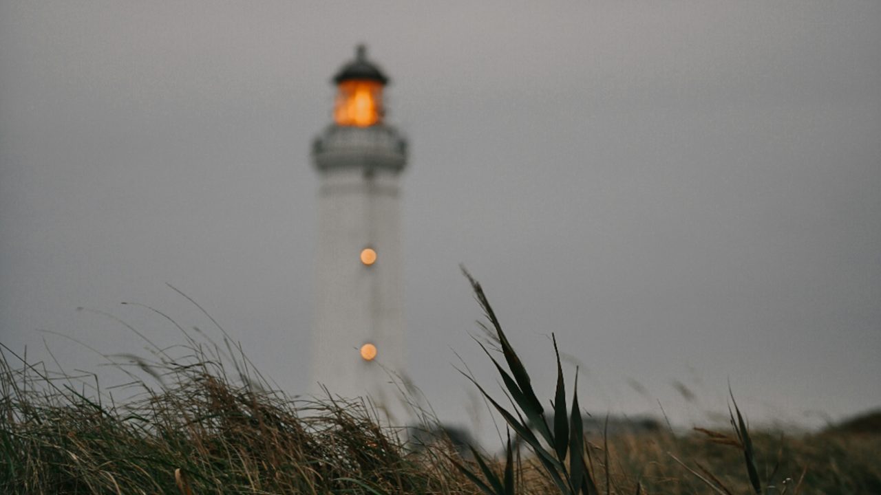 Psalm 55,23 Nicht alles musst du tragen → Überlass alle deine Sorgen dem Herrn! Er wird dich wieder aufrichten; niemals lässt er den scheitern, der treu zu ihm steht.